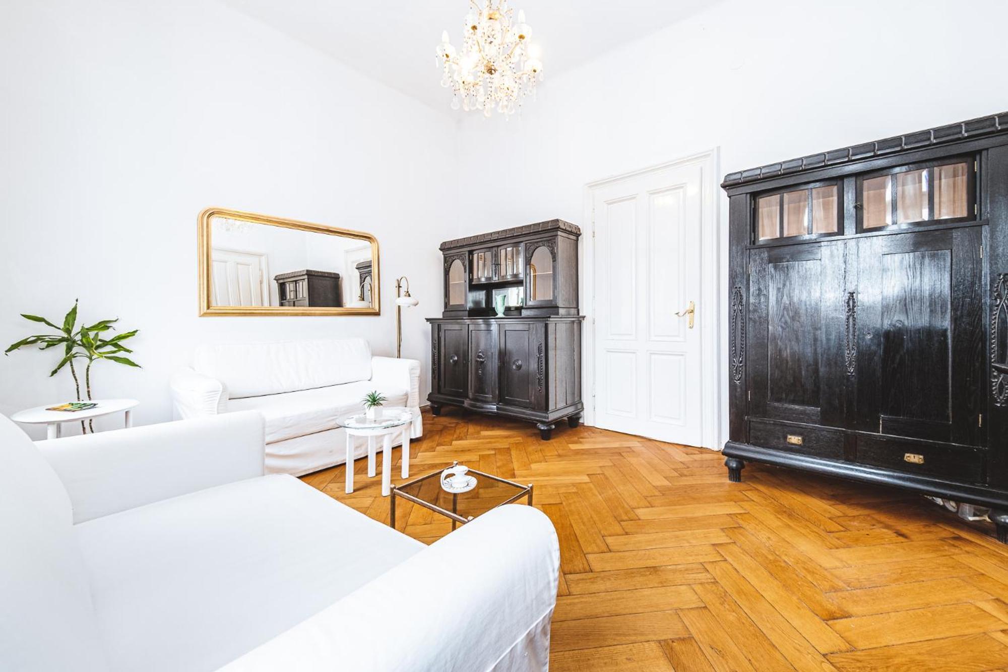 Antique Chic Apartma *